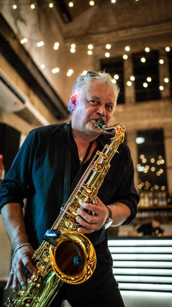 Andy beim Saxophonspiel
